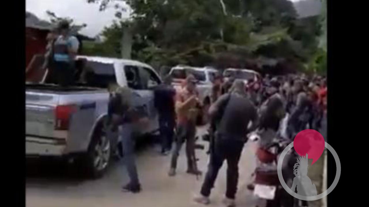 Dan despensas navideñas a nombre de “El Mencho”