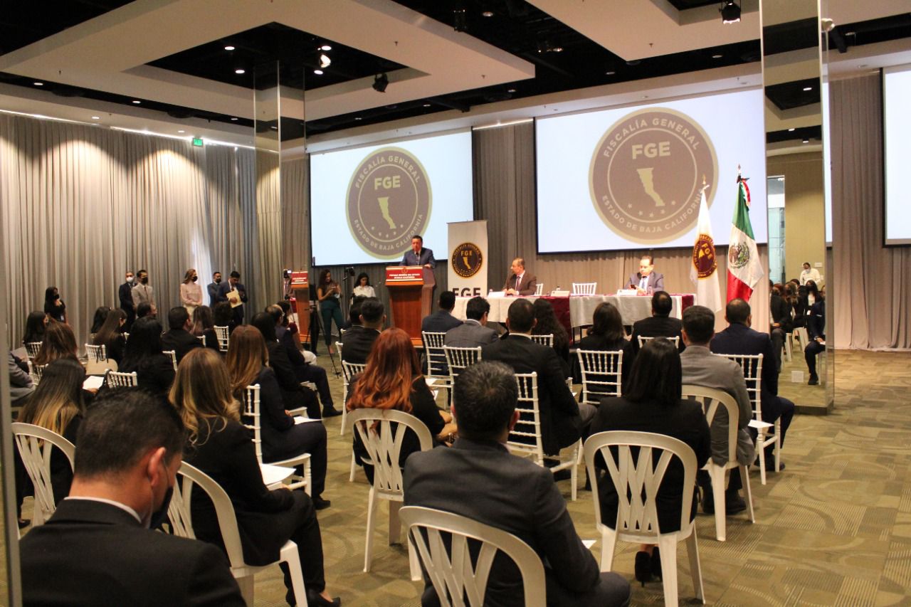 FGE Entrega nombramientos a agentes ministerios públicos, auxiliares y personal del SEJAP