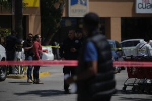 LO ASESINAN EN ESTACIONAMIENTO DE CALIMAX - TJ Comunica