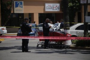 LO ASESINAN EN ESTACIONAMIENTO DE CALIMAX - TJ Comunica