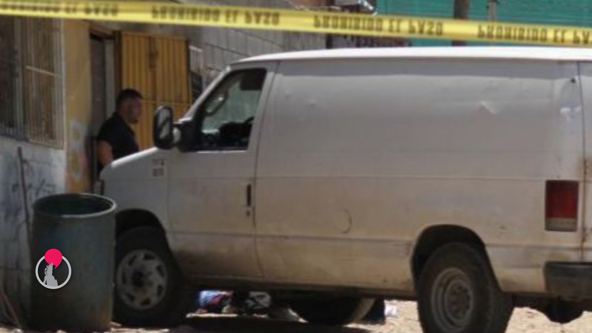 Dejan a hombre sin vida en una silla y con huellas de violencia.