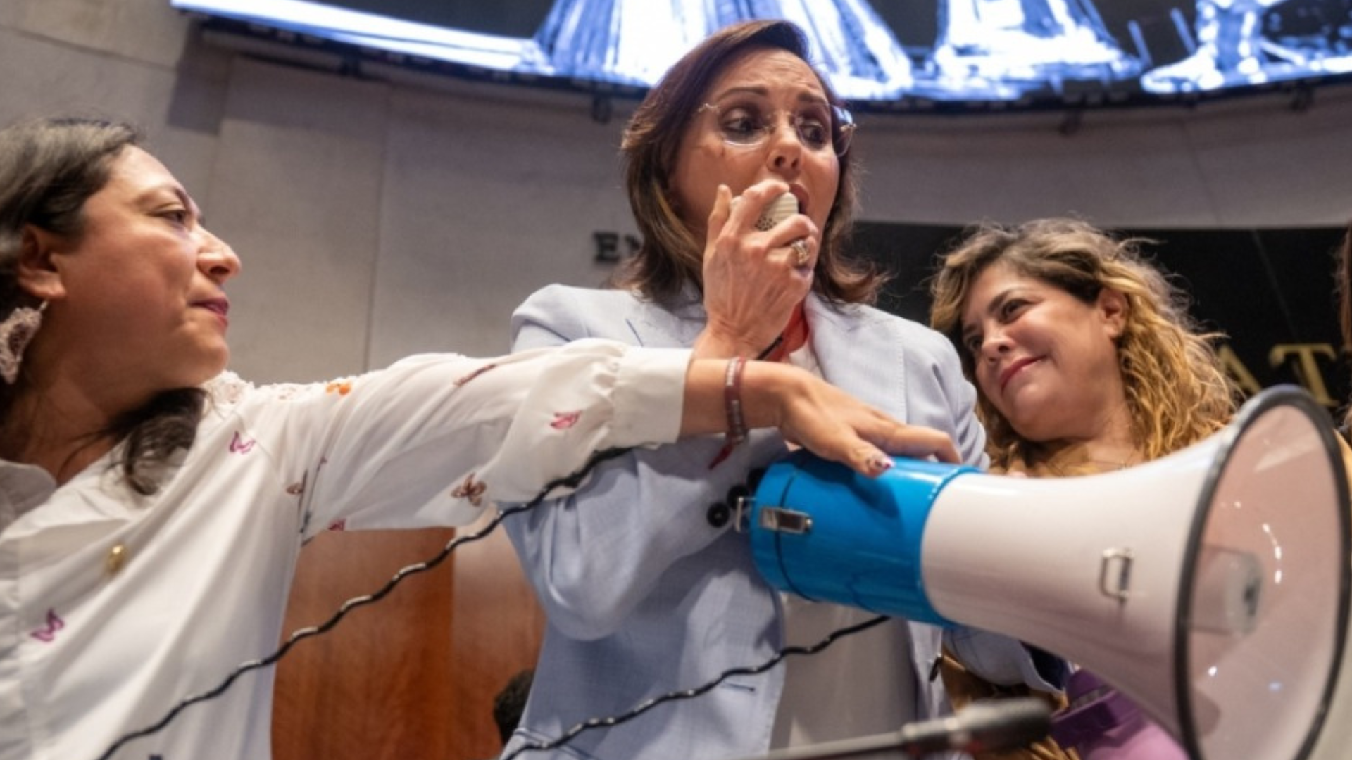 Lilly Téllez denuncia a senadoras ante la FGR.