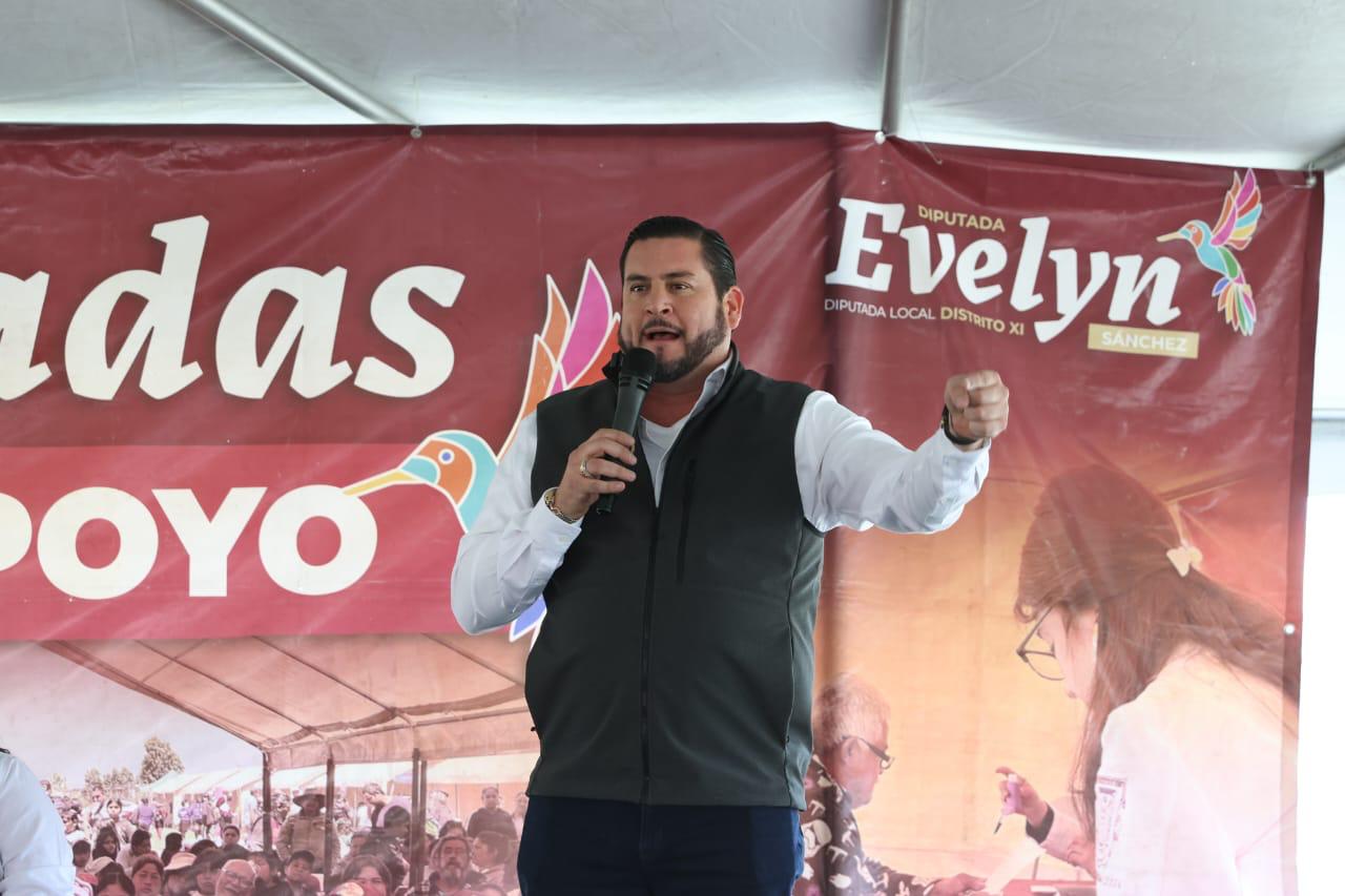 Acompaña Ismael Burgueño a diputada Evelyn Sánchez en jornada de apoyos a la ciudadanía