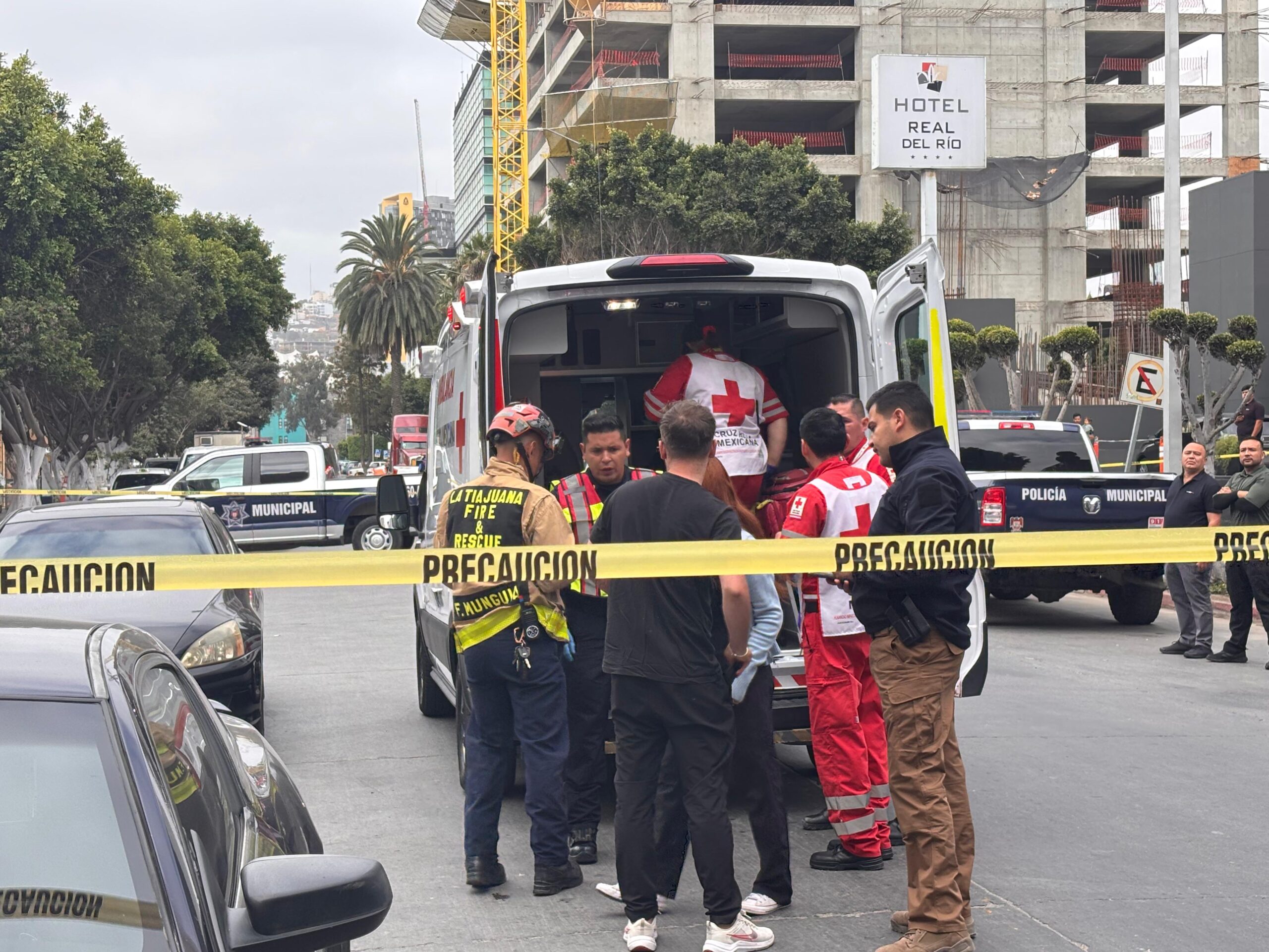 Lesionan a hombre en el estacionamiento del Pokets