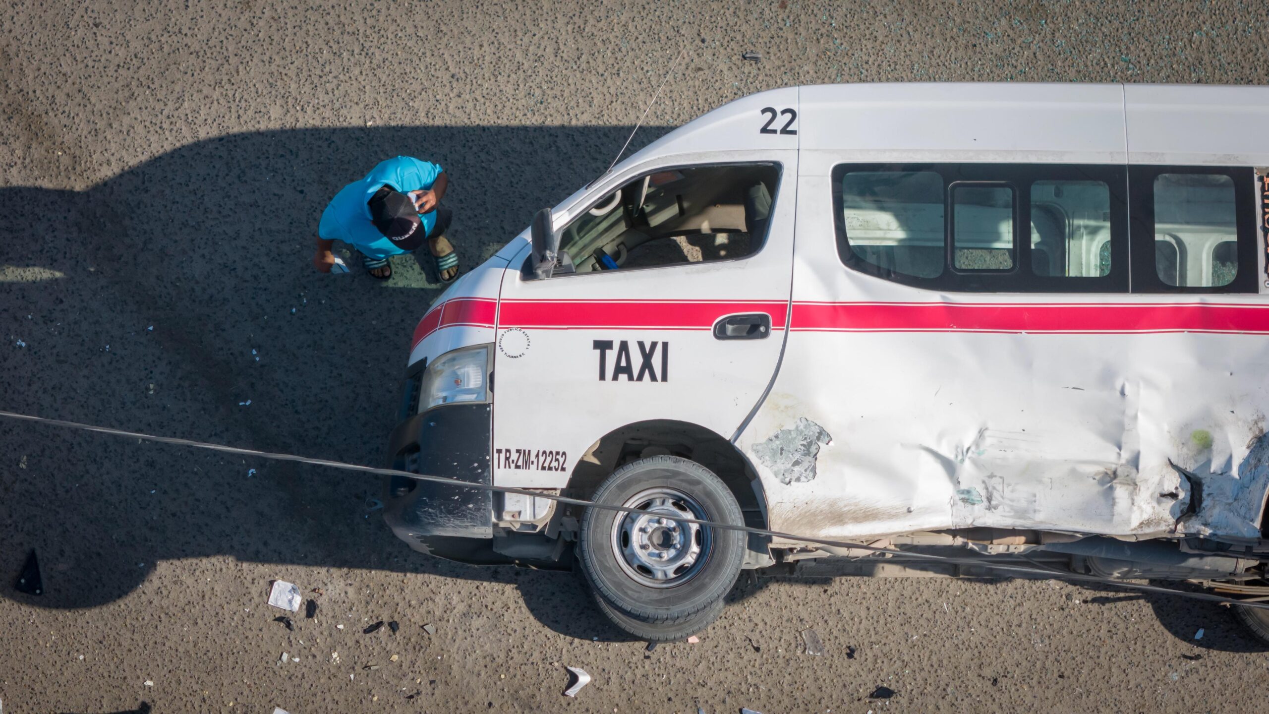 10 personas resultan lesionadas por choque entre vehículo de plataforma y taxi de ruta