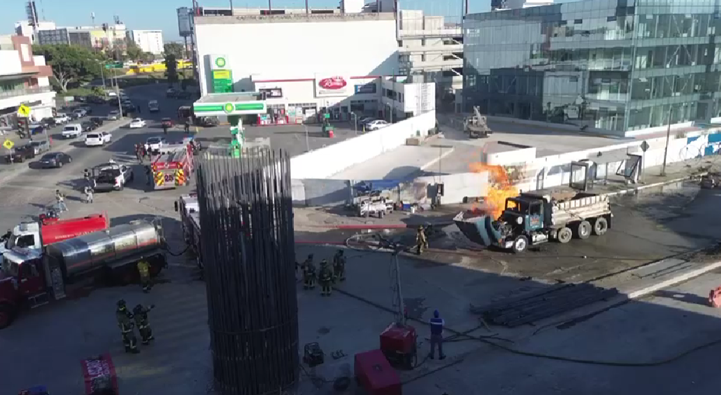 Construcción de viaducto elevado provoca fuga de gas y explosión que dejo saldo de un lesionado