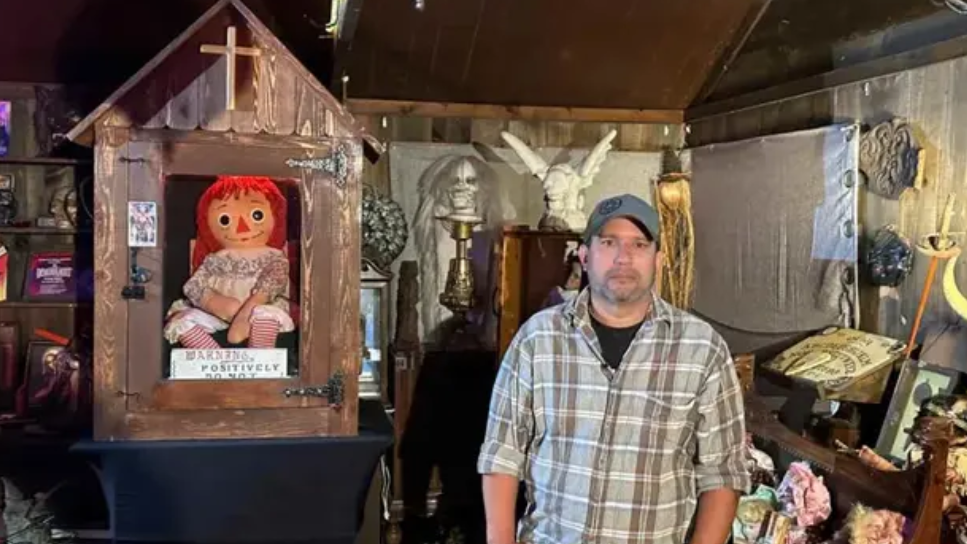 Fallece misteriosamente el cuidador de la muñeca Annabelle