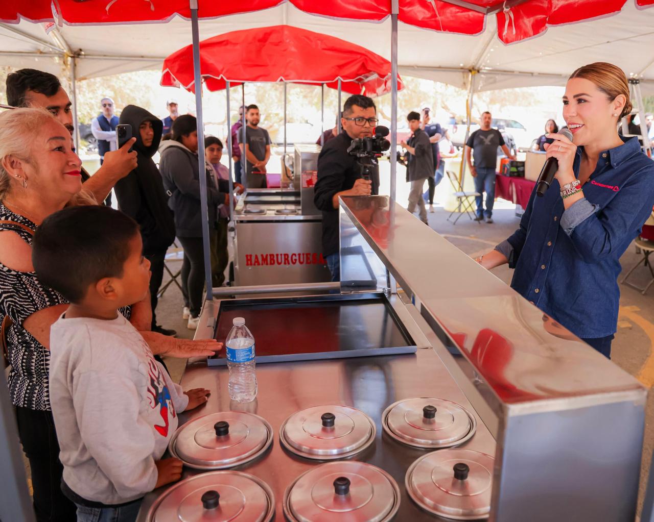 Garantiza gobierno de Marina del Pilar agua, servicio y salud para San Quintín con la jornada corazones