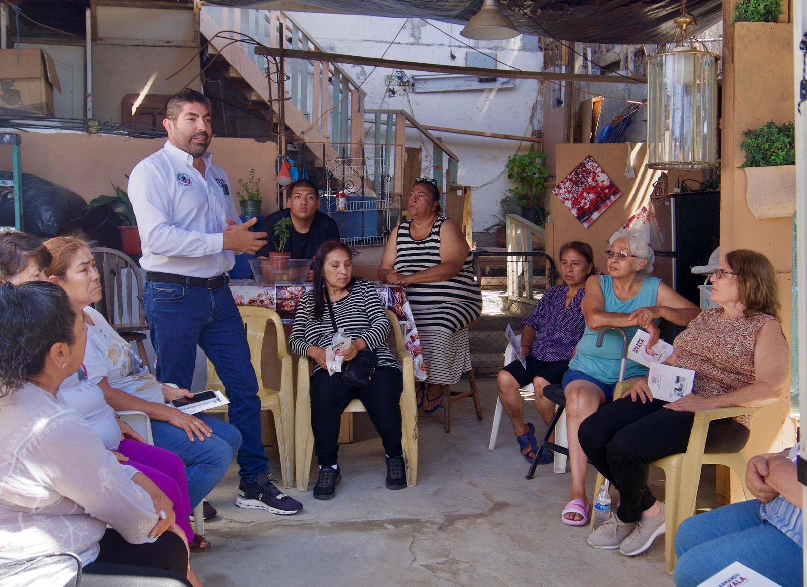 Comparte Armando Ayala avances legislativos en la colonia Alfonso Garzón en Tijuana