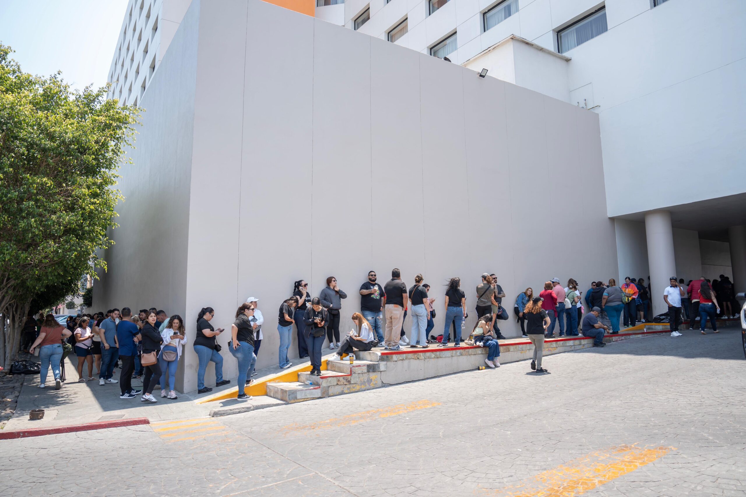 Conciertos de la Feria de Tijuana causan largas filas para adquirir boletos, cosa que tenía años que no pasaba