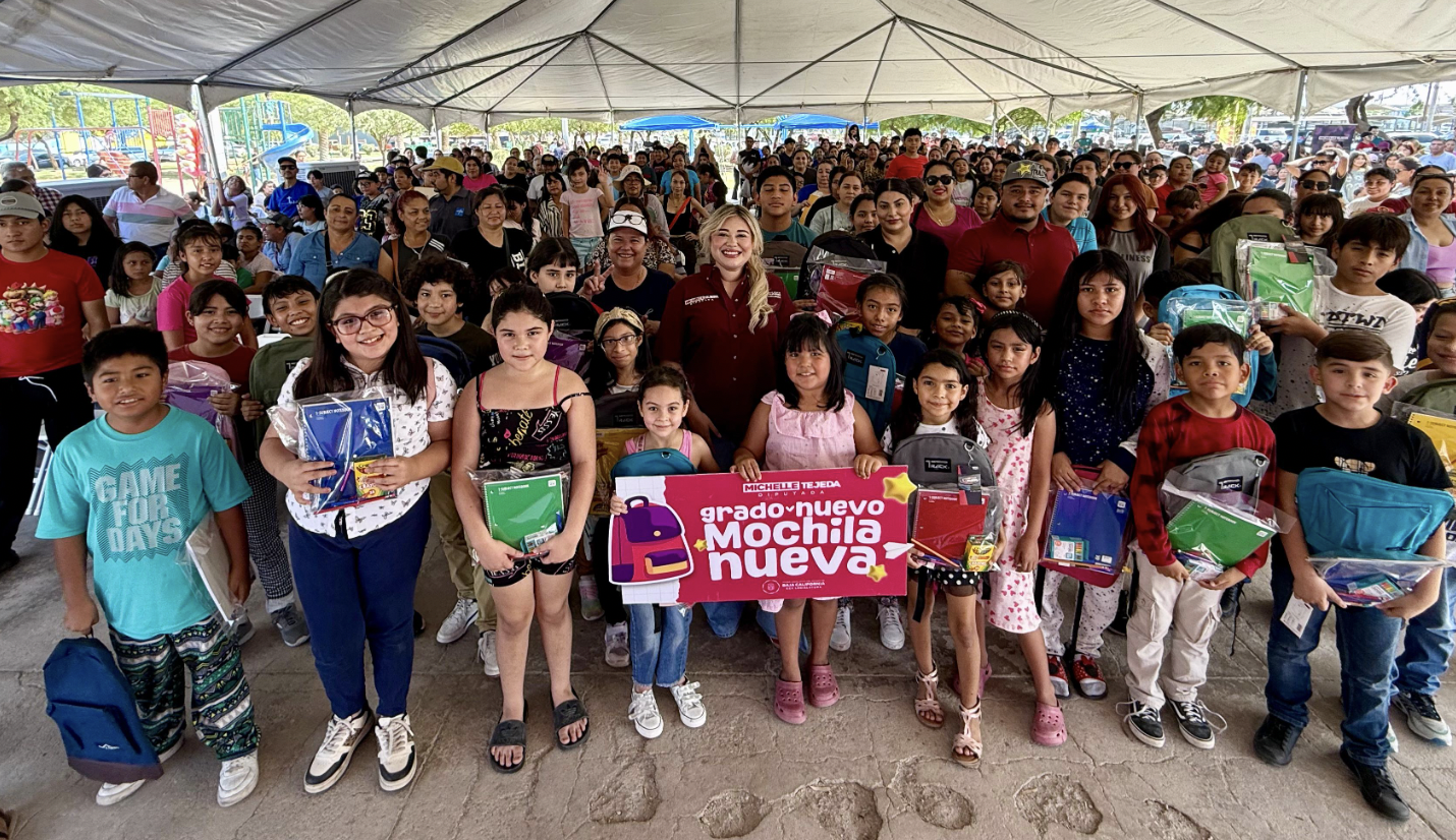 DIPUTADA MICHELLE TEJEDA ENTREGA MÁS DE 1000 MOCHILAS EN EL ORIENTE DE MEXICALI