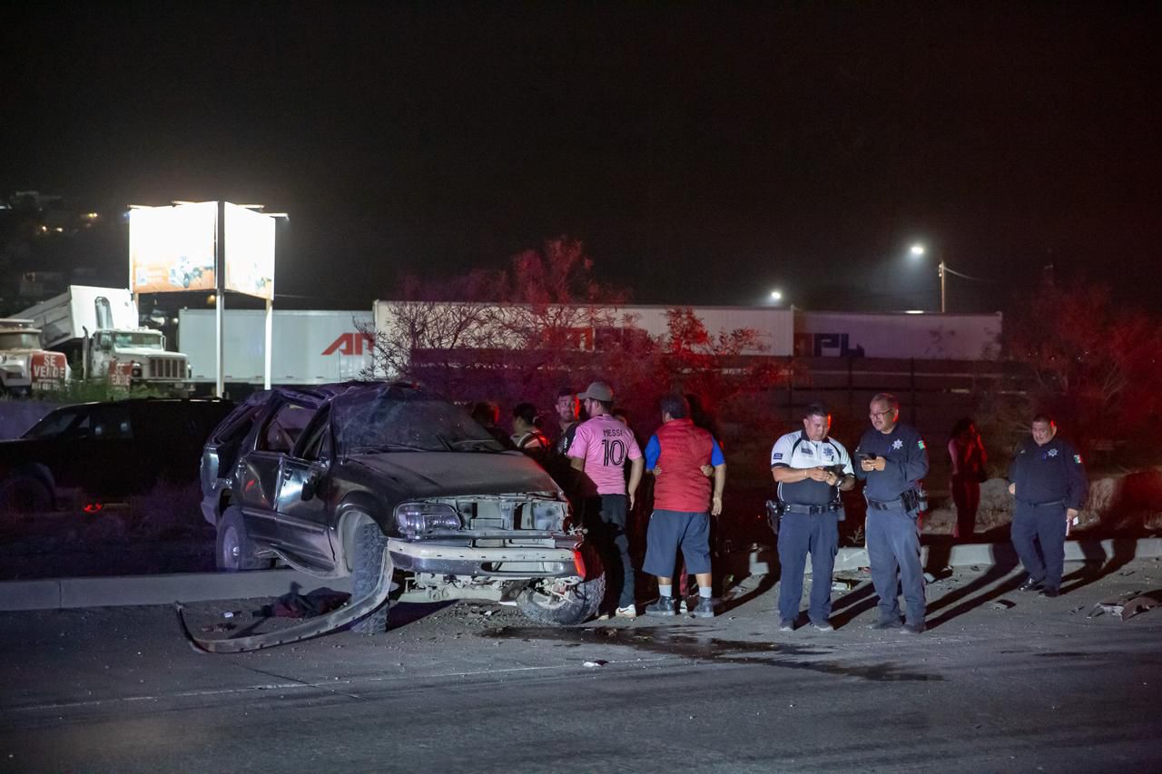 Fuerte accidente vehicular deja dos muertos y dos heridos de gravedad en el bulevar 2000