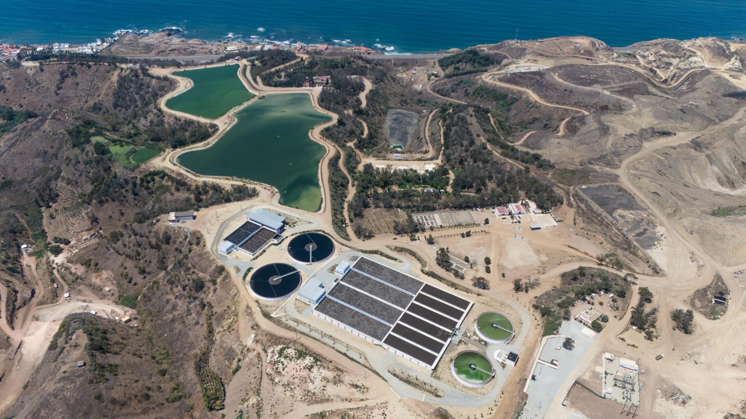 Obras hídricas buscan frenar años de contaminación en playas del Pacífico