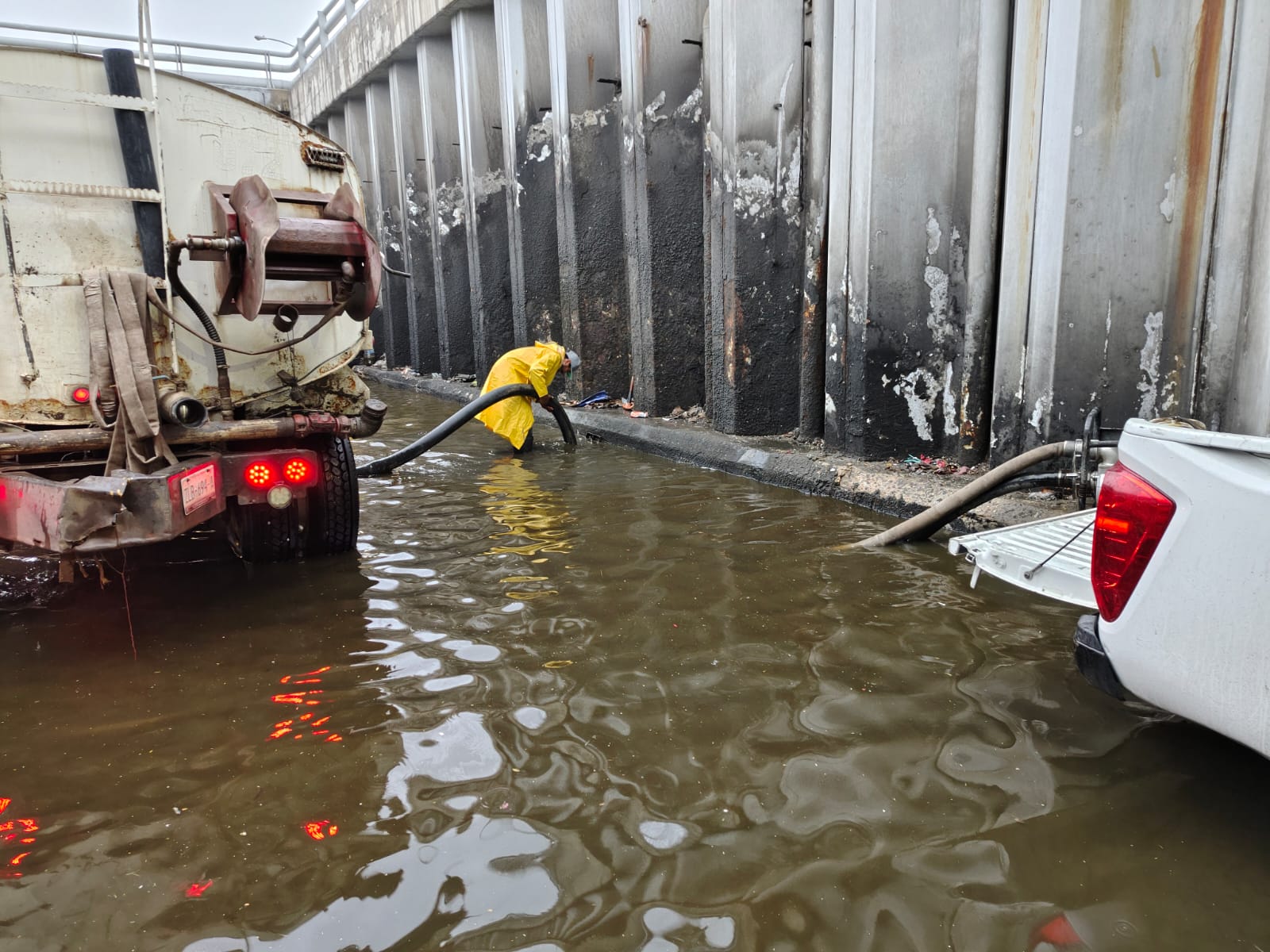 El Gobierno de Mexicali continúa con el operativo de desagüe en vialidades ante la contingencia ocasionada por las lluvias