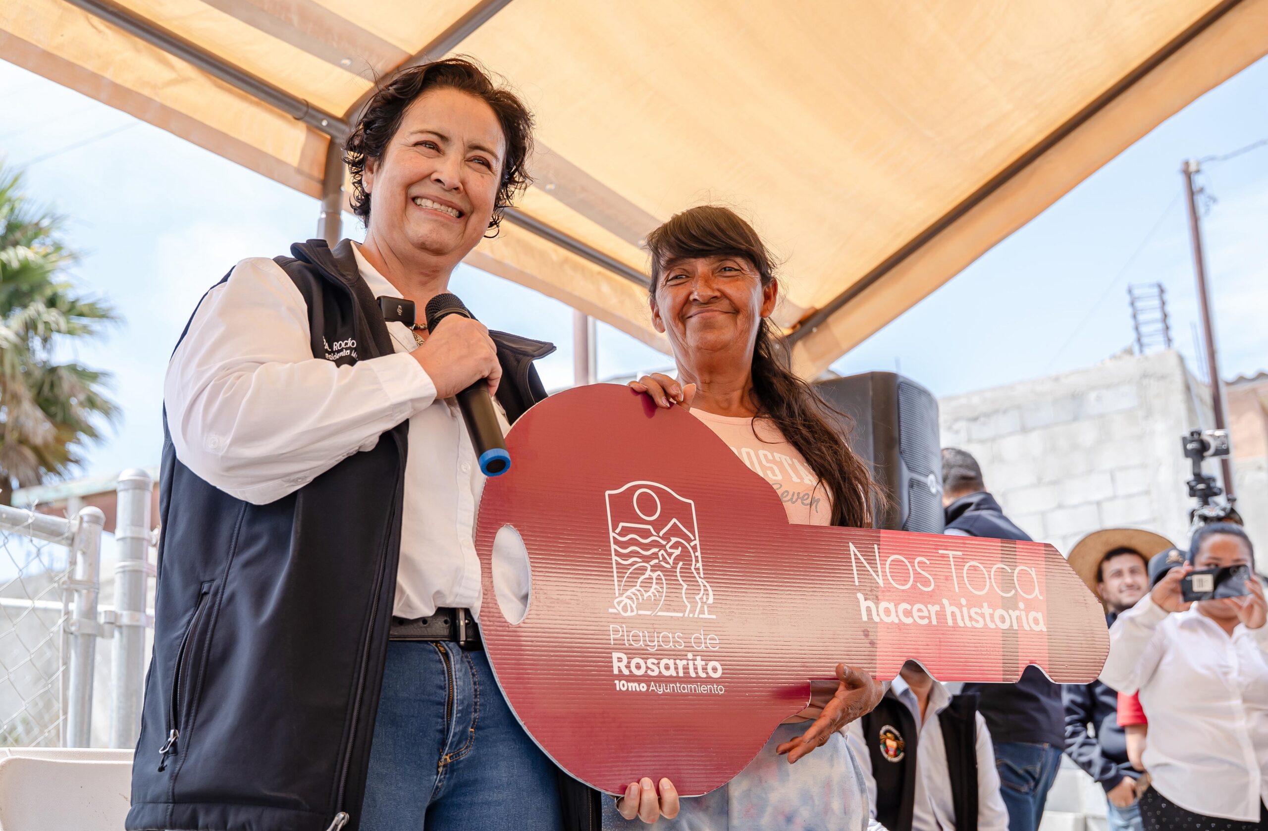 Rocio Adame entrega viviendas dignas a familias de Primo Tapia que lo perdieron todo en incendios