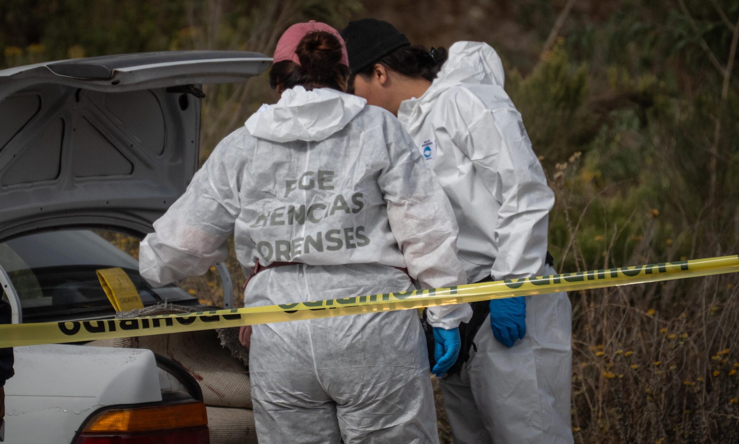 Encuentran vehículo abandonado con restos humanos en bulevar 2000