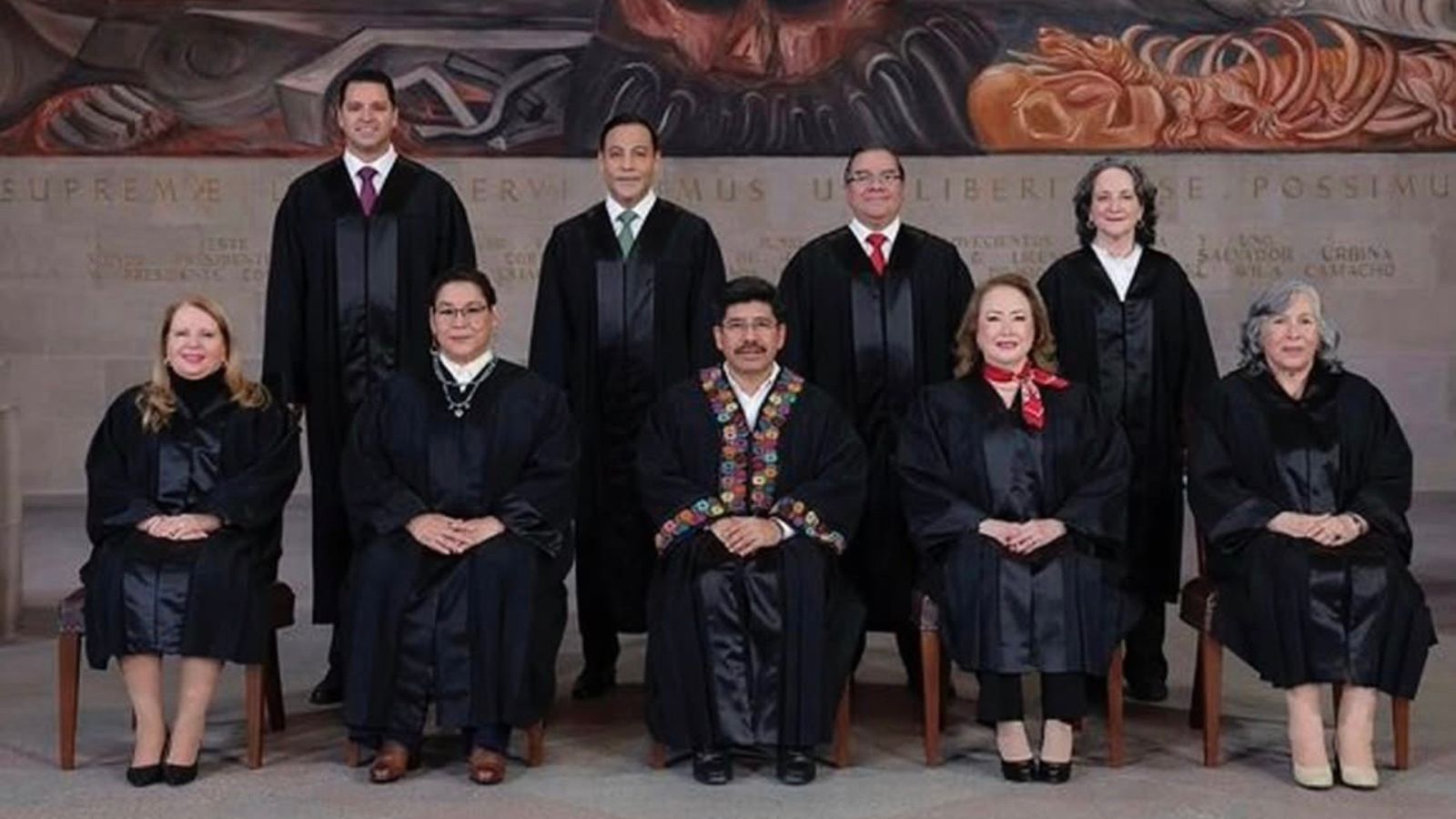 Suprema Corte de Justicia de la Nación (SCJN) difunde la primera fotografía oficial con los nueve ministros electos por voto popular.