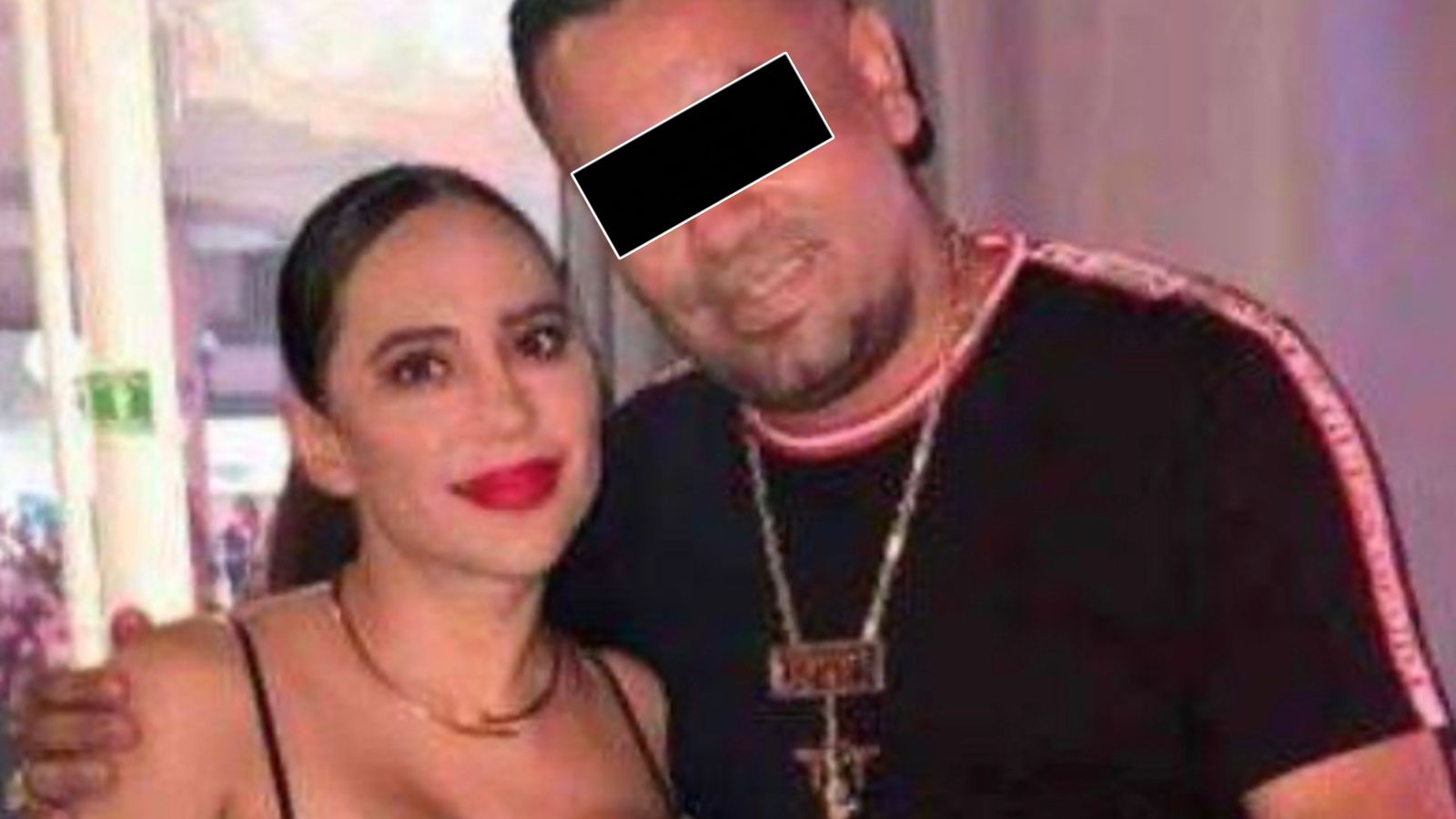 Cae líder de la Chokiza; presumía fotos con Sandra Cuevas.