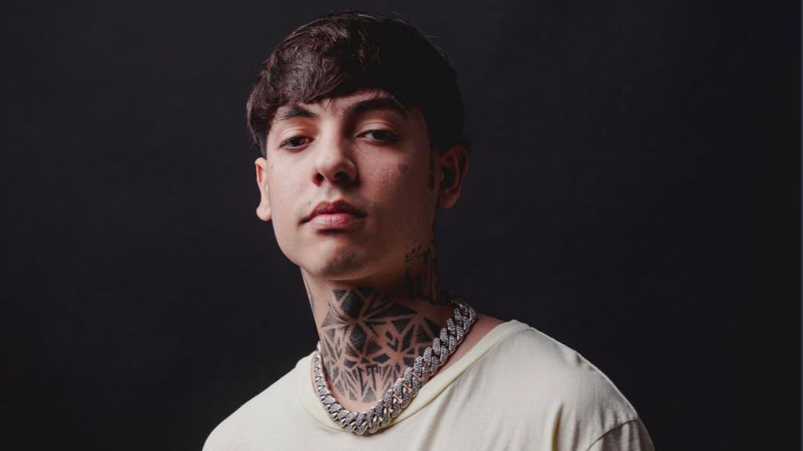 Natanael Cano lanzará su propia cera para el cabello.