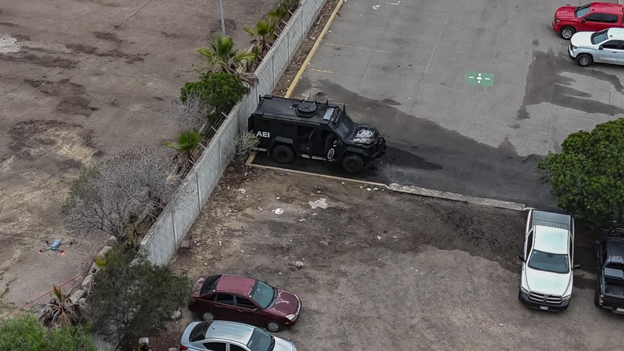 Atacan instalaciones de la FGE en Tijuana; incendian vehículos oficiales en dos puntos distintos