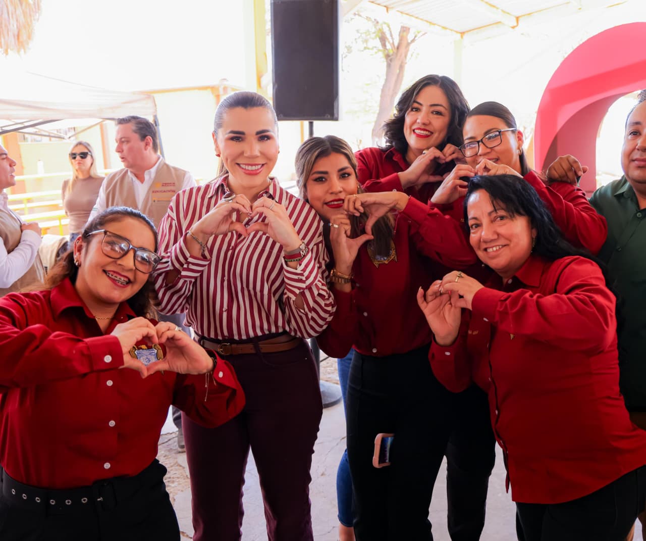 Invita gobernadora Marina del Pilar a estudiantes de prepa a solicitar beca Benito Juárez