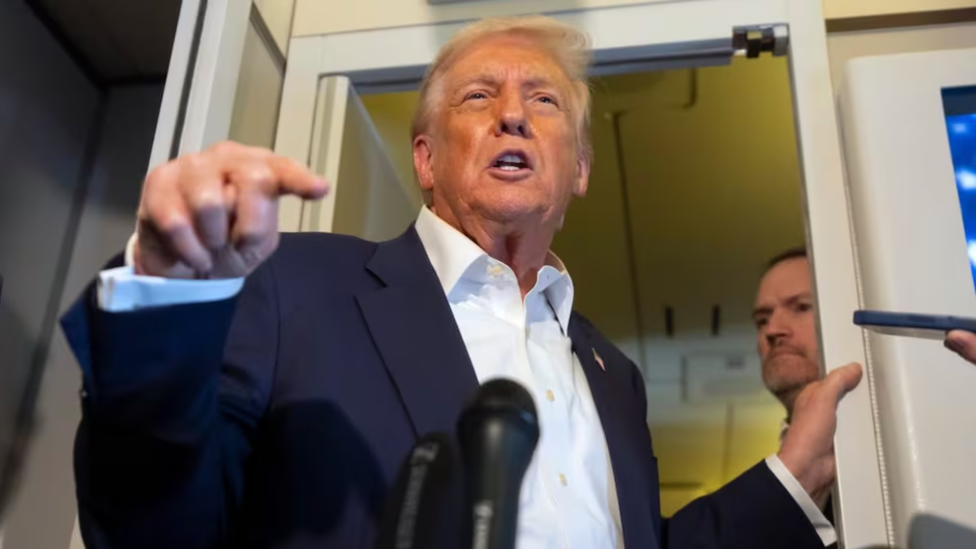 Trump se somete a resonancia magnética y expresa deseo de un tercer mandato