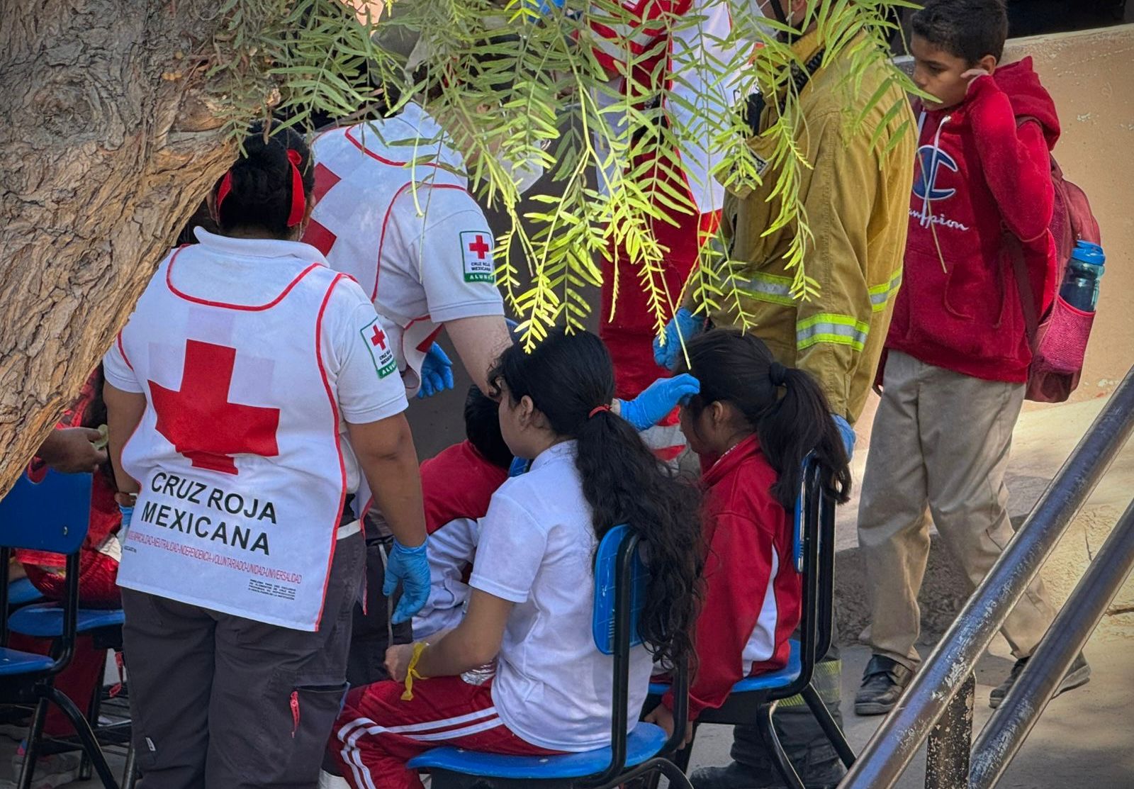 Decenas de Niños intoxicados en primaria Lázaro Cárdenas
