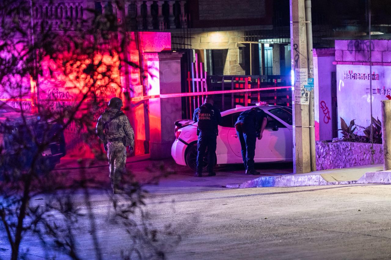 Persecución termina con vehículo impactado, un detenido y un herido en fraccionamiento Delicias 3