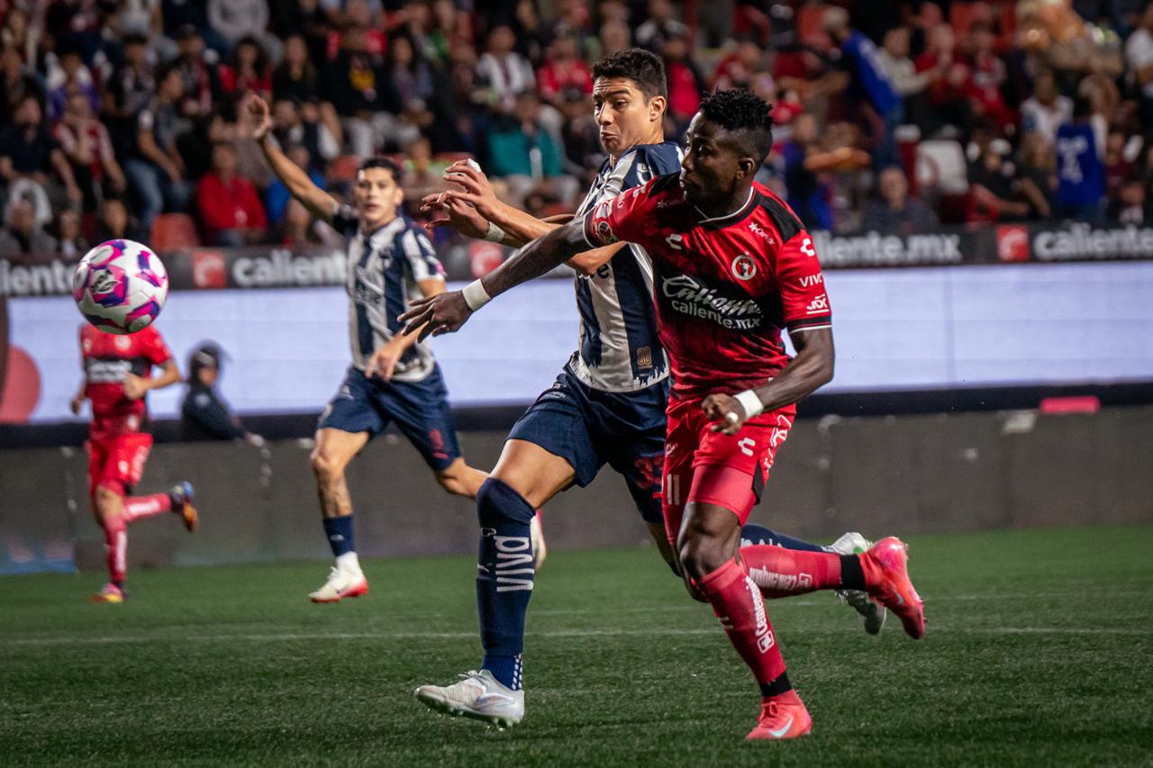Xolos y Rayados empatan a dos goles en el Estadio Caliente
