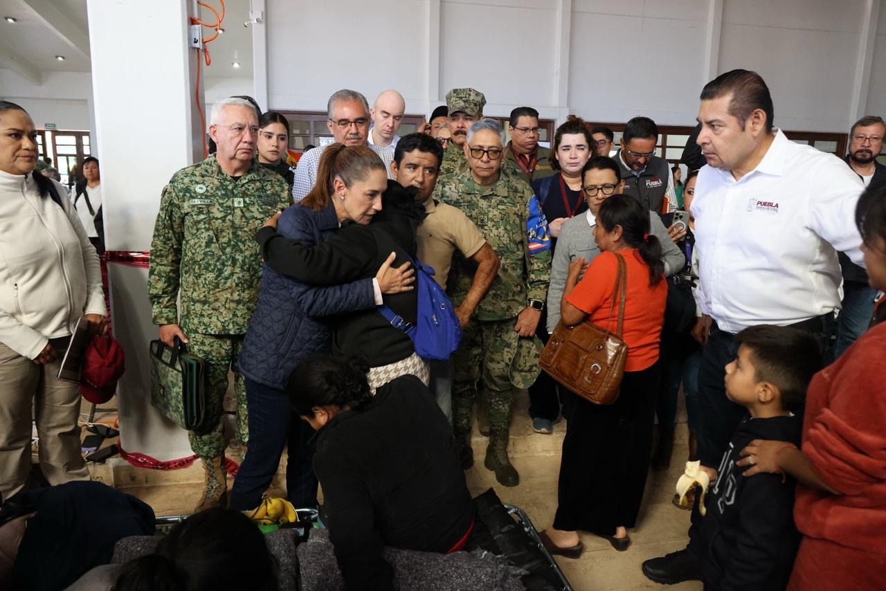 Presidenta Claudia Sheinbaum visita a damnificados por las lluvias en Huauchinango, Puebla