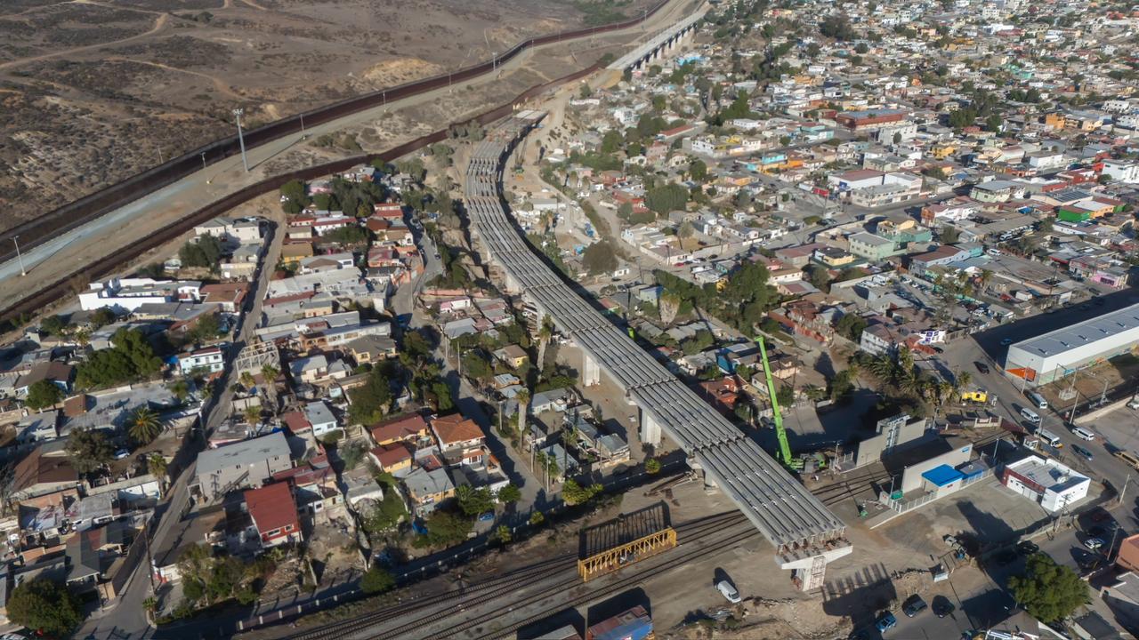 Así luce la construcción del Viaducto Elevado en la zona entre la Garita Internacional y el Aeropuerto de Tijuana