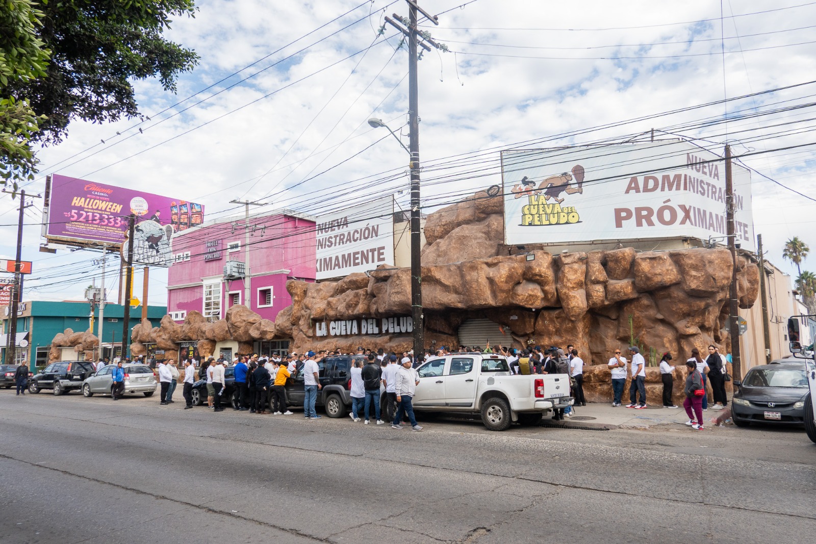 Amenazan con tomar las calles de Tijuana: Trabajadores de la Cueva del Peludo
