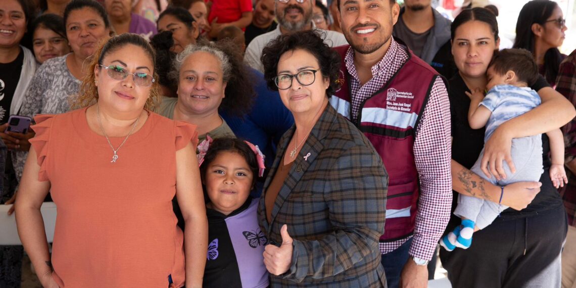 Rocío Adame atiende a la comunidad de Colinas del Sol a través de la Jornada de Bienestar