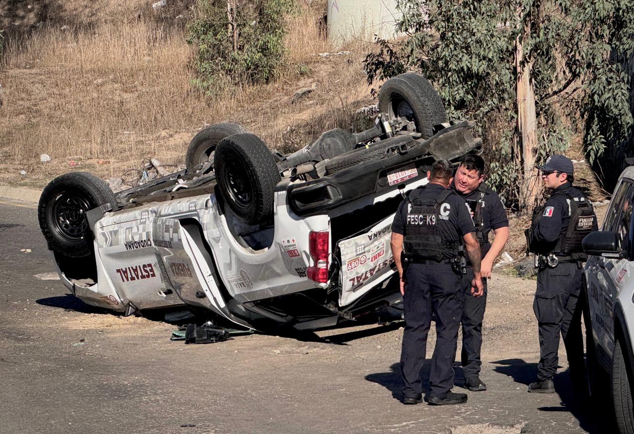Vuelca unidad de la FESC