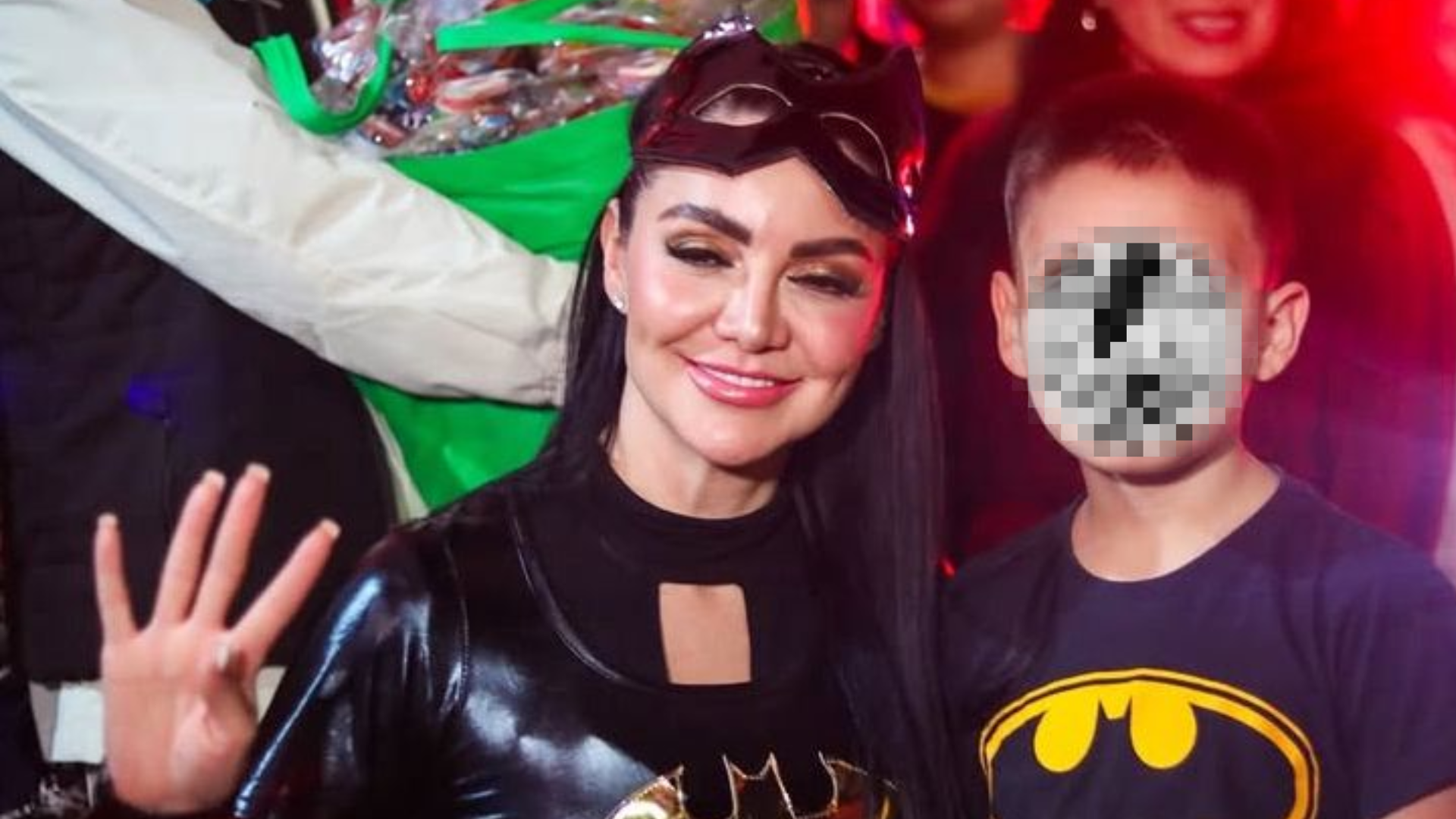 Diputada sí cumplió al disfrazarse de Batichica