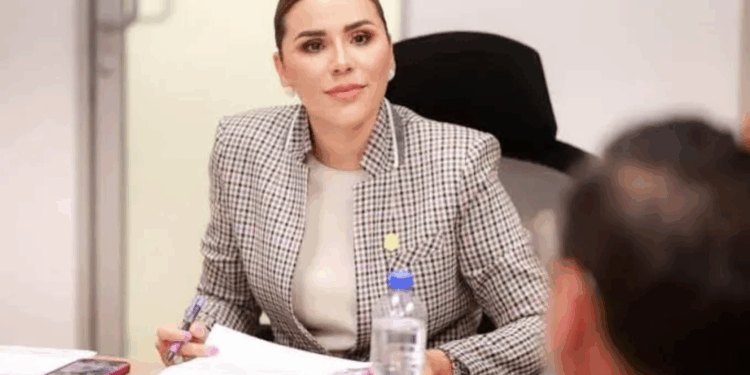 Aprueban en comisiones iniciativa de Marina del Pilar contra el nepotismo y la no reelección