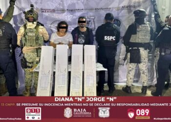 EN COORDINACIÓN AUTORIDADES ASEGURAN VEHÍCULO CON REPORTE DE ROBO Y CUATRO ARMAS LARGAS EN TIJUANA