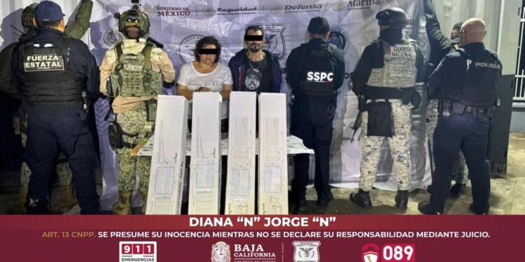 EN COORDINACIÓN AUTORIDADES ASEGURAN VEHÍCULO CON REPORTE DE ROBO Y CUATRO ARMAS LARGAS EN TIJUANA