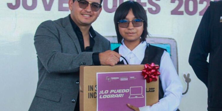 Entrega Gobierno Municipal 200 computadoras a estudiantes a través del programa ‘Lo Puedo Lograr’