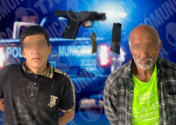Atora Policía Municipal a dos hombres armados en la Gloria