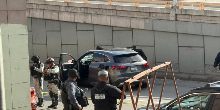 Disparan a vehículo en la salida de la garita del Chaparral