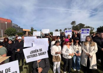 Familiares de Emilia Ortega y abogados se manifiestan en el Monumento a México