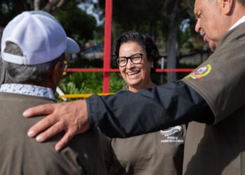 Playas de Rosarito fortalece la movilidad con trabajos de bacheo en la colonia Ampliación Reforma.