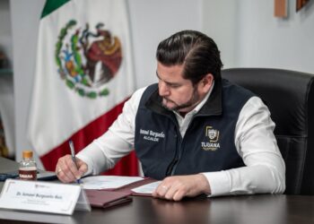 Firma Ismael Burgueño convenio de colaboración con el Colegio Nacional para fortalecer la cultura en Tijuana