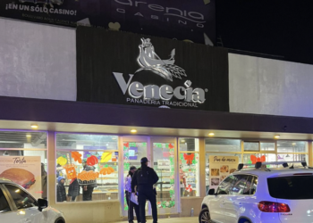 Robo con violencia en panadería culmina con dos detenidos en Tijuana