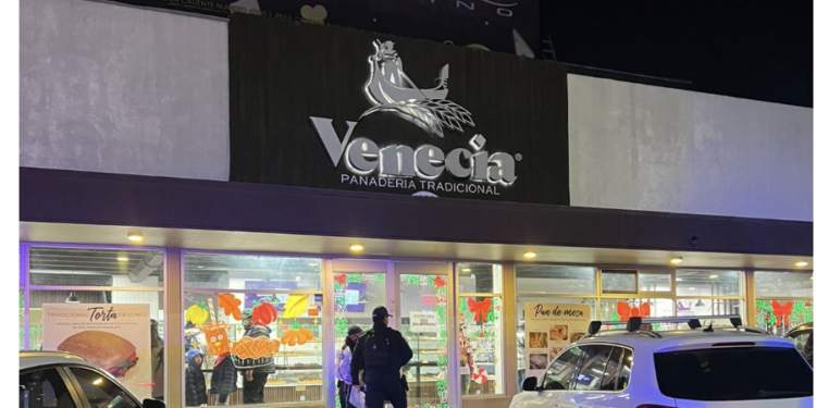 Robo con violencia en panadería culmina con dos detenidos en Tijuana
