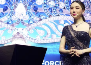 Congelan cuentas y activos bancarios de Anne Jakkphong, socia de Raúl Rocha y copropietaria de Miss Universo