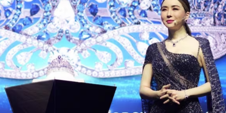 Congelan cuentas y activos bancarios de Anne Jakkphong, socia de Raúl Rocha y copropietaria de Miss Universo