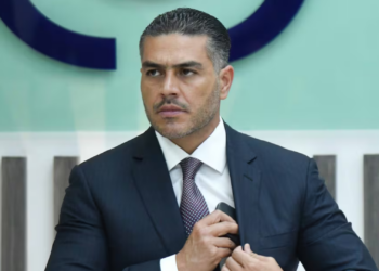 Harfuch informó que bloquearán señales telefónica en penales para frenar extorsiones