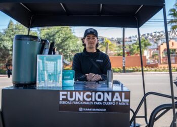 Desde el Parque Azteca, dos jóvenes construyen un camino en el mundo de las bebidas saludables